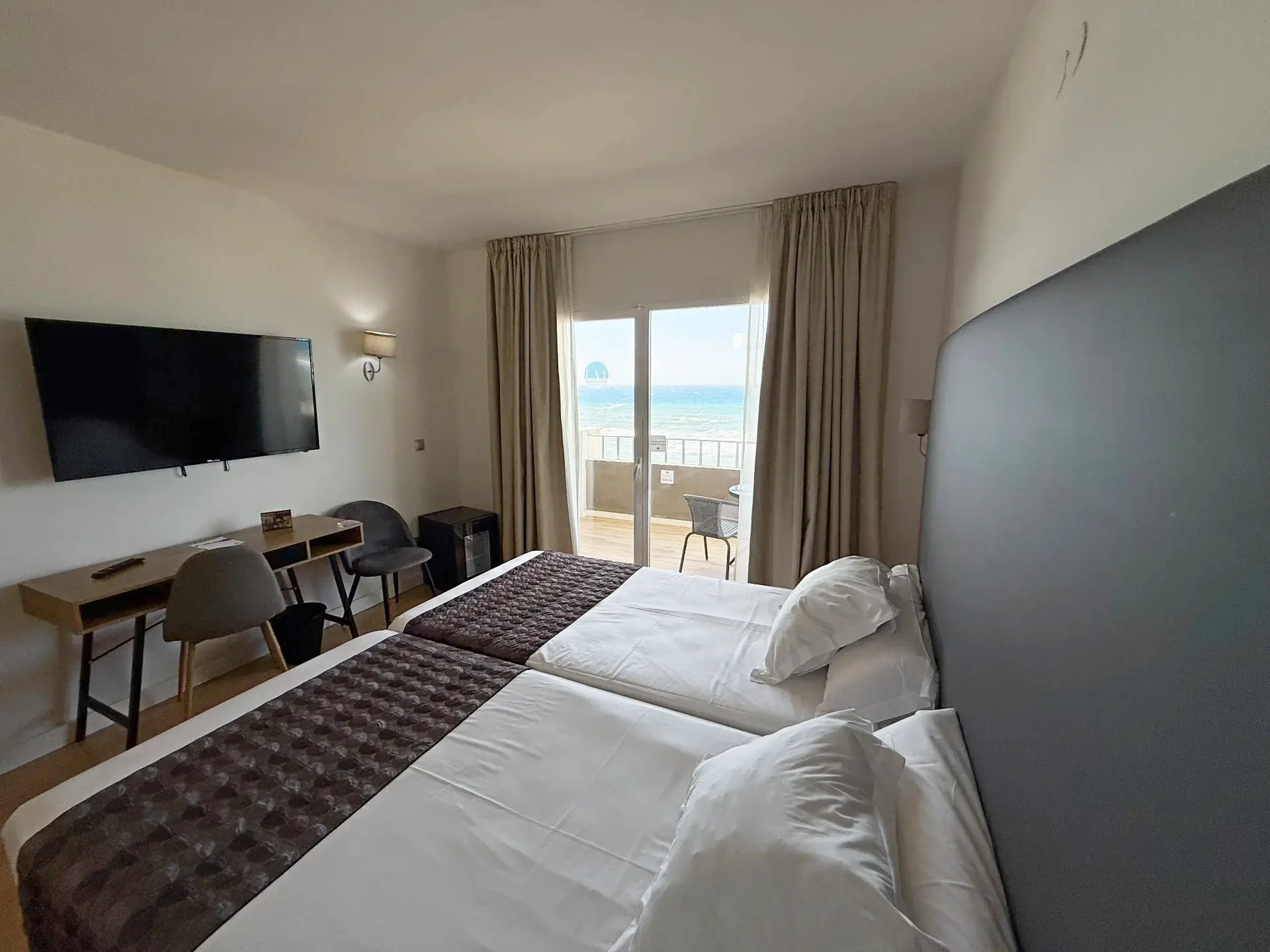habitacion-vista-mar-camas-individuales (1)